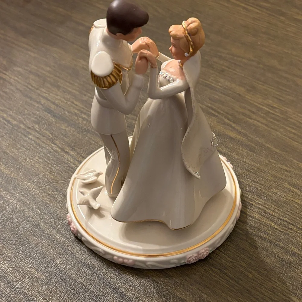 Lenox Disney Cinderella’s Wedding Day Cake Topper NEW